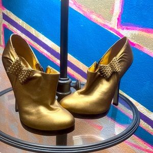 I loved these shoes!  Too absolutely cute with the gold bow! These might be you!